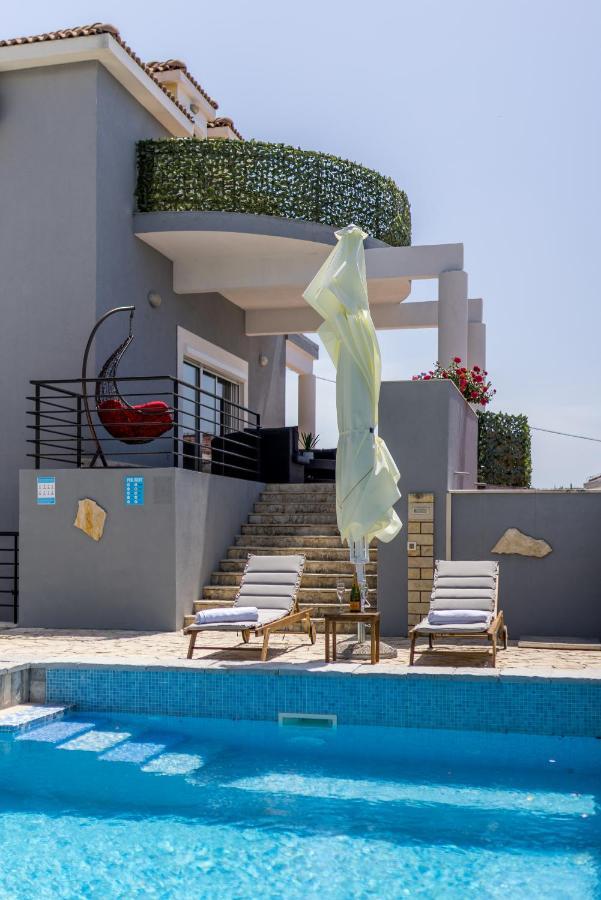 Clissa Villa *